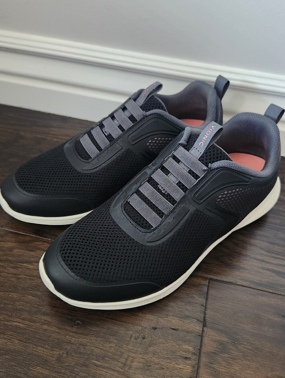 Vionic Reign blk, mesh. Womens Shoes size 10 W.